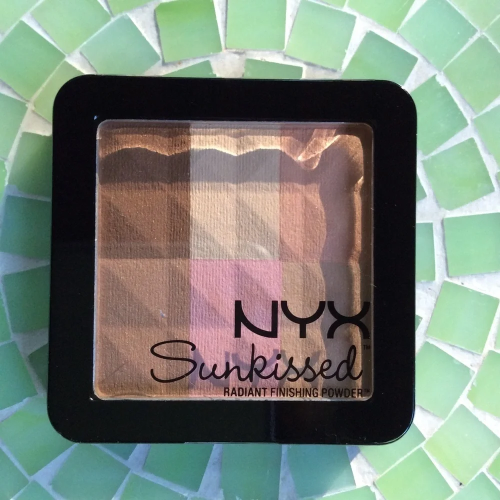 NYX Radiant Finishing Powder